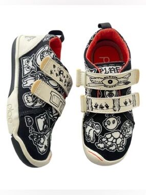 NEW plae sneakers